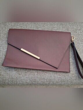 Elegant Women's Wristlet Clutch - Deep Plum